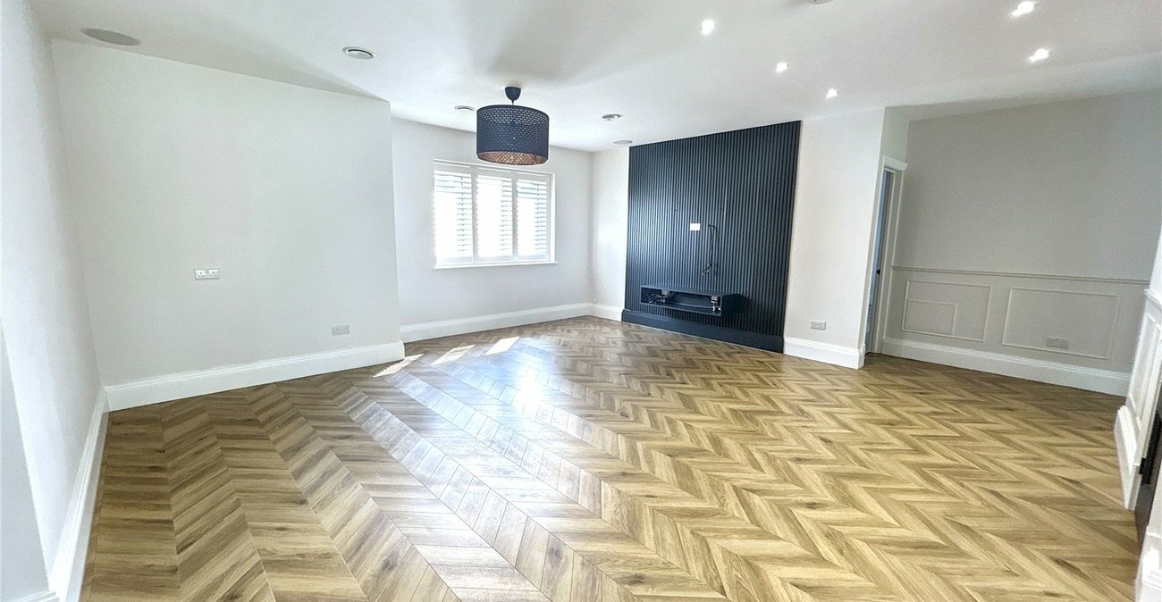 4 bedroom bungalow for sale in Sidcup | Robinson Jackson