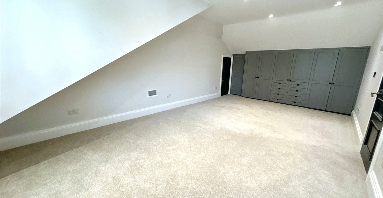 4 bedroom bungalow for sale in Sidcup | Robinson Jackson