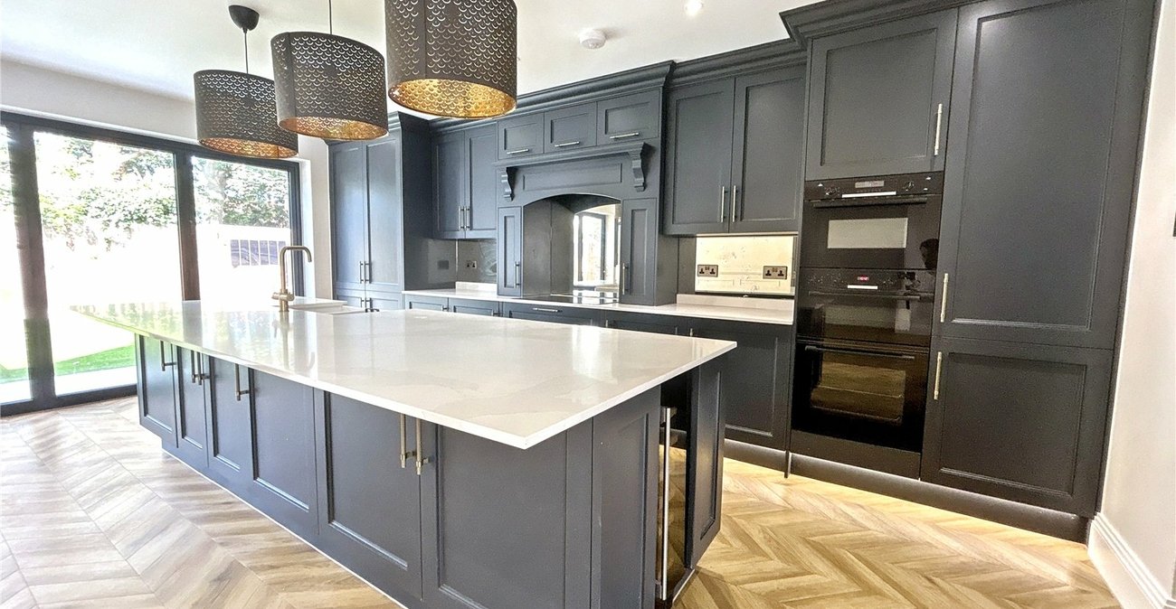 4 bedroom bungalow for sale in Sidcup | Robinson Jackson