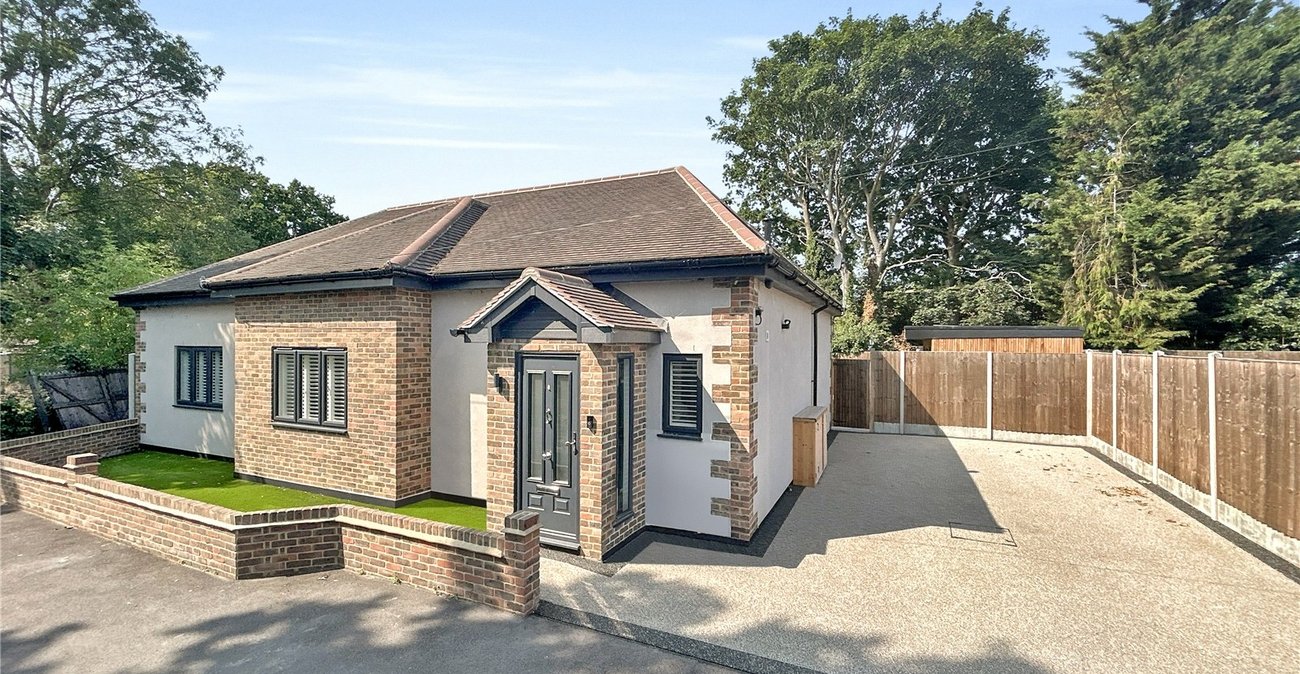 4 bedroom bungalow for sale in Sidcup | Robinson Jackson