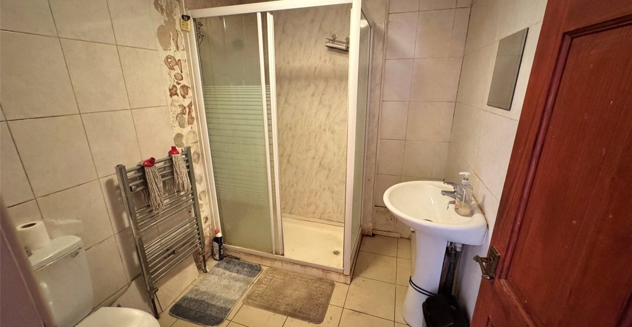 4 bedroom property for sale in Penge | Robinson Jackson