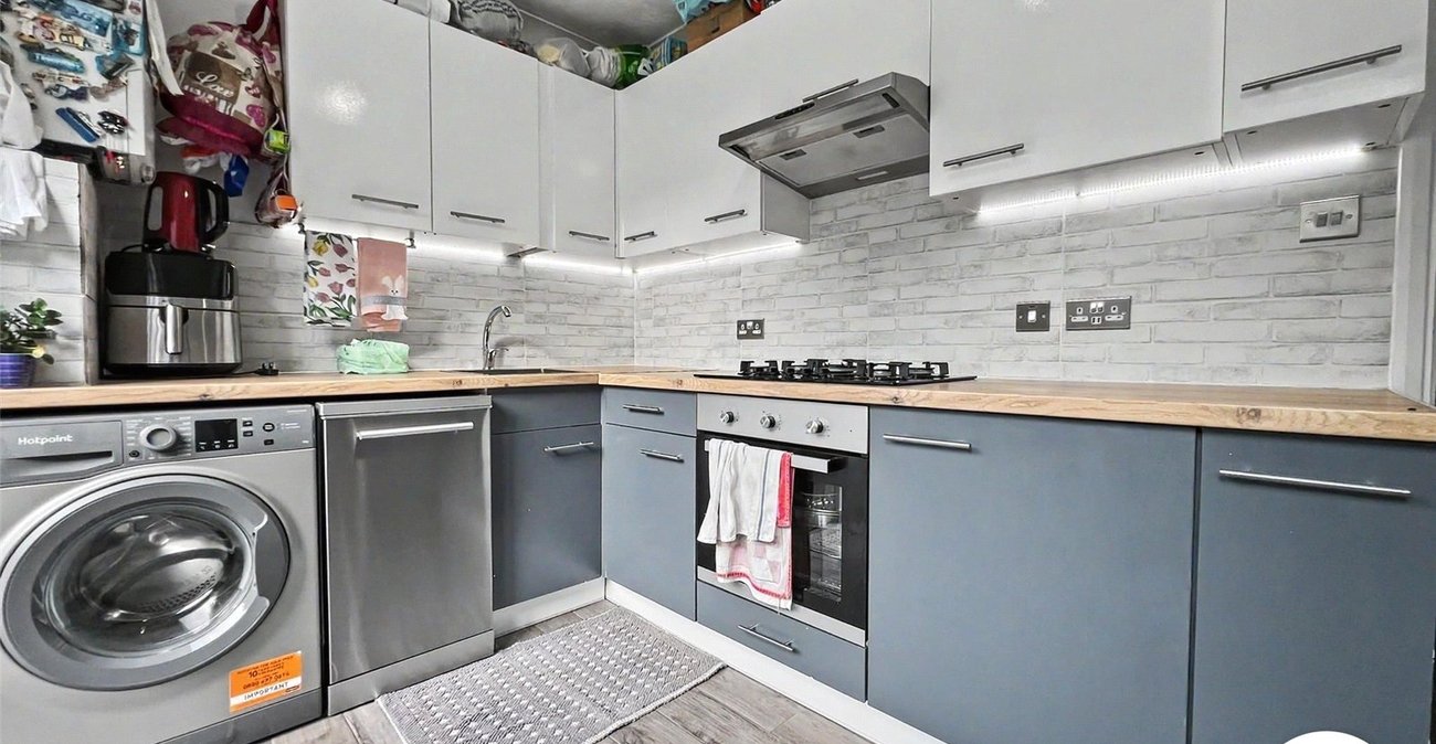 2 bedroom house for sale in White Road | Robinson Michael & Jackson