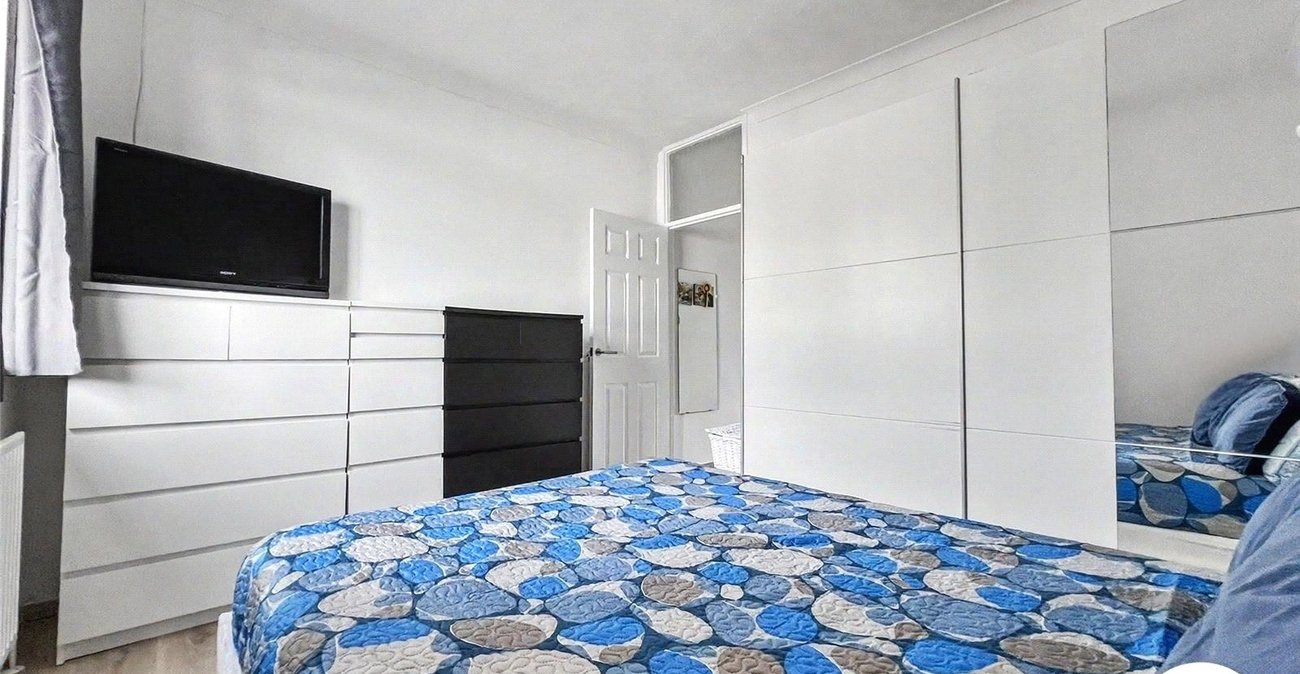 2 bedroom house for sale in White Road | Robinson Michael & Jackson