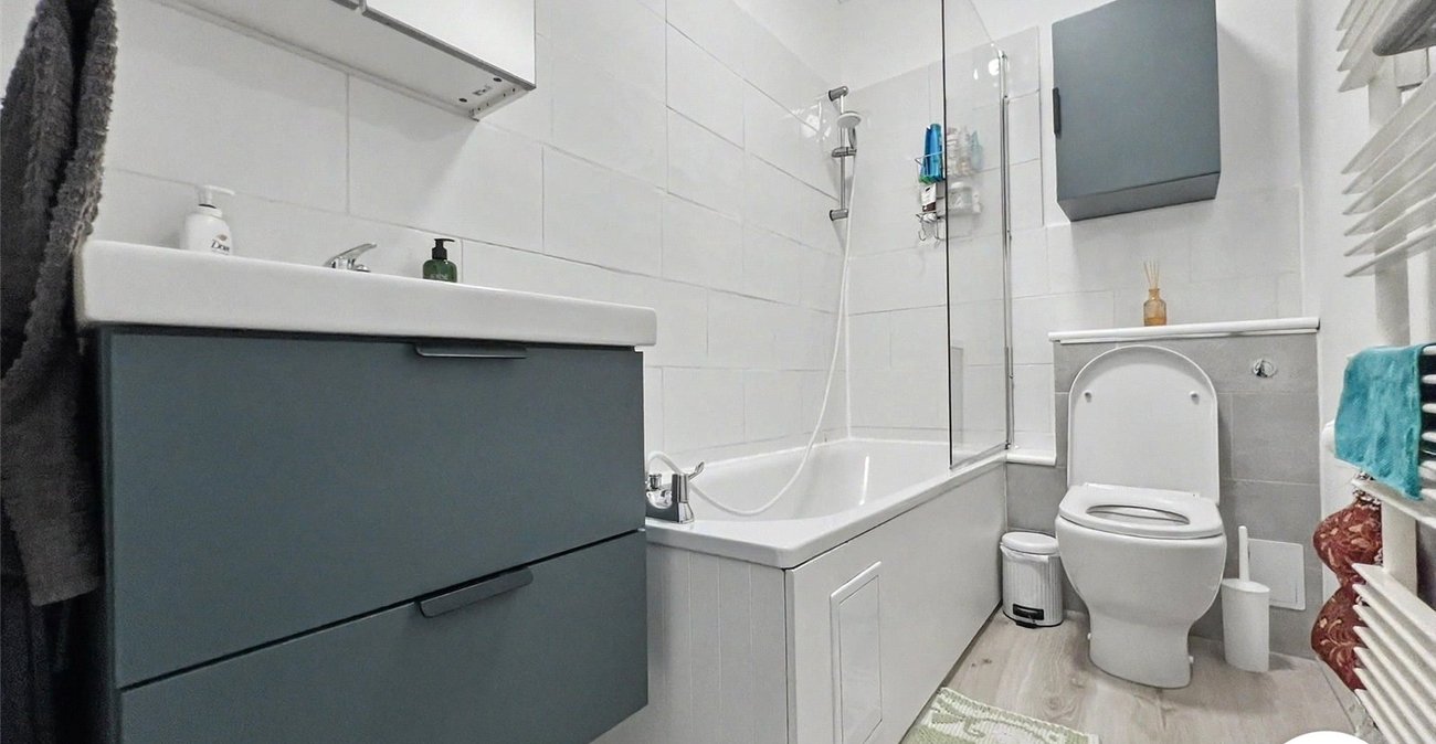 2 bedroom house for sale in White Road | Robinson Michael & Jackson
