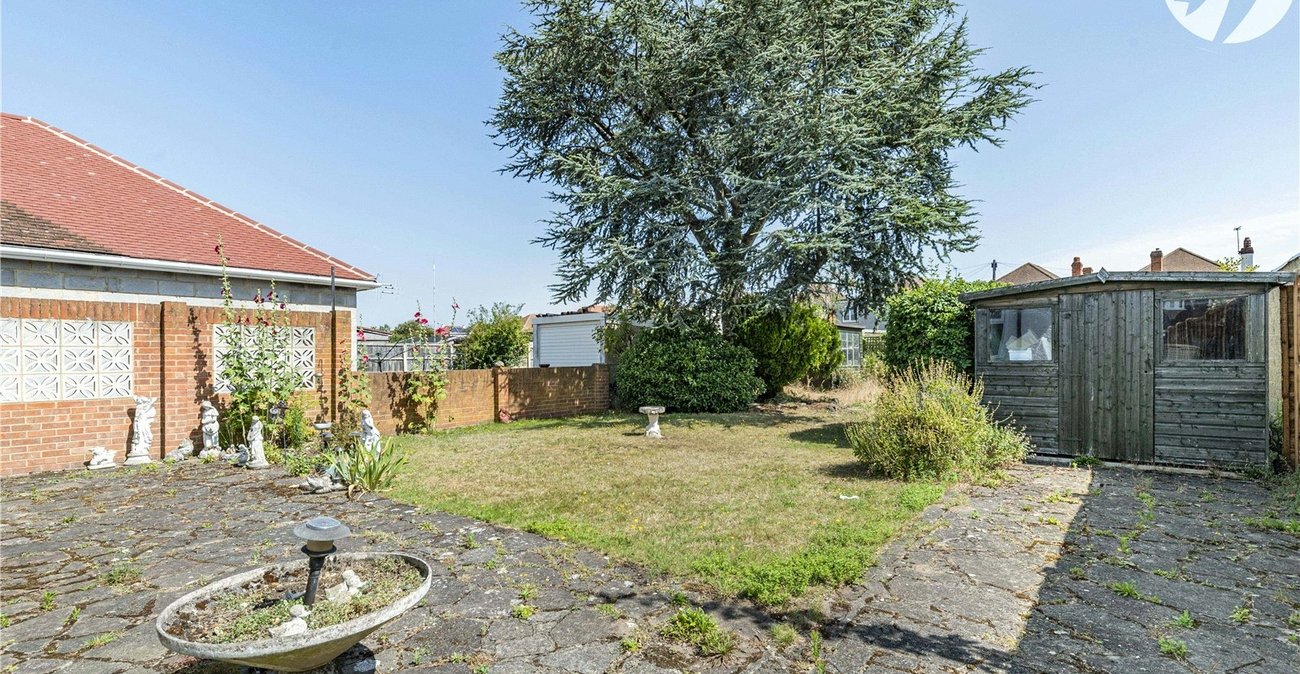 2 bedroom bungalow for sale in Dartford | Robinson Jackson