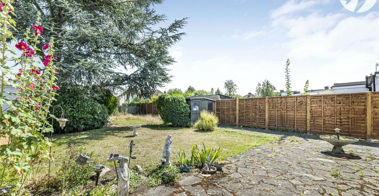 2 bedroom bungalow for sale in Dartford | Robinson Jackson