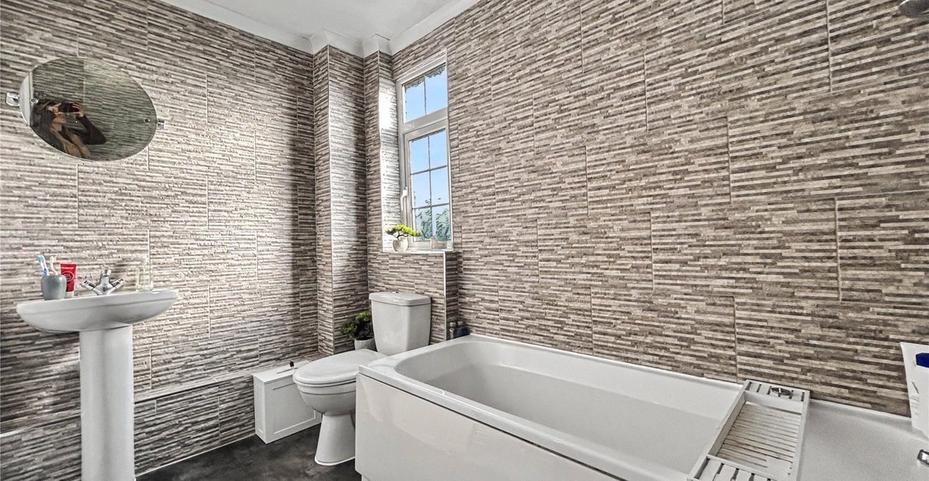 3 bedroom house for sale in Rainham | Robinson Michael & Jackson