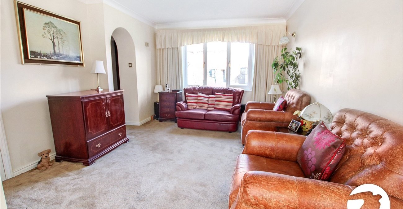 3 bedroom house for sale in London | Robinson Jackson
