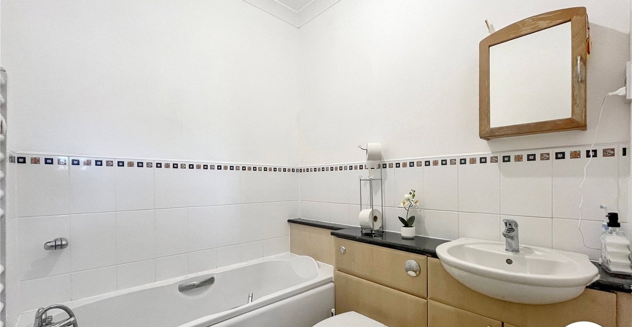 2 bedroom property for sale in Maidstone | Robinson Michael & Jackson