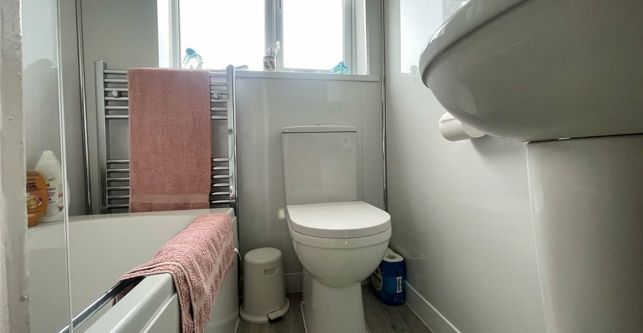 2 bedroom house for sale in Northfleet | Robinson Michael & Jackson
