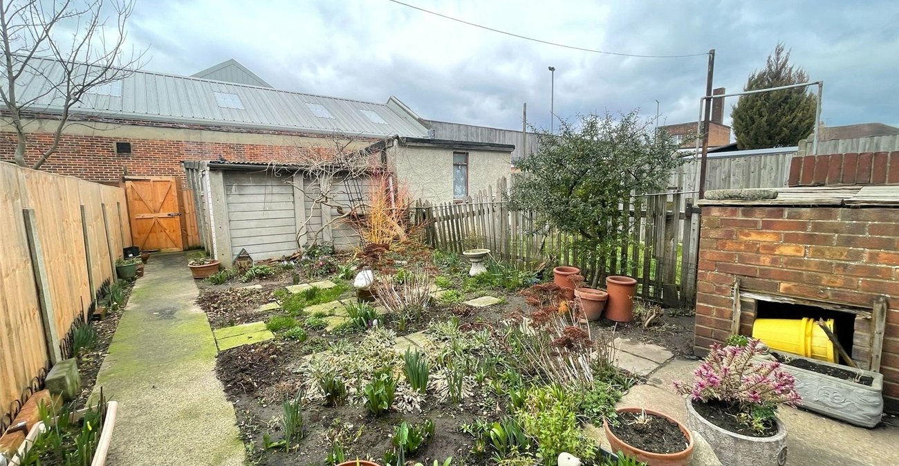 2 bedroom house for sale in Northfleet | Robinson Michael & Jackson