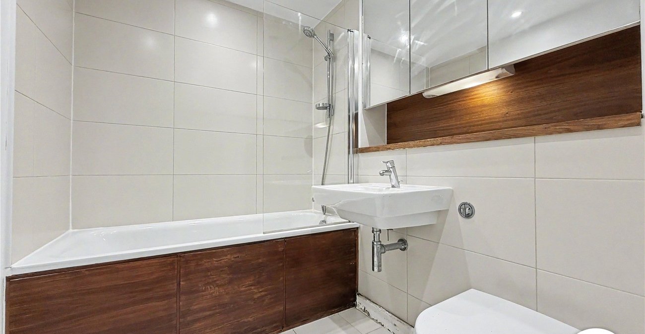 1 bedroom property for sale in Chatham Quays | Robinson Michael & Jackson