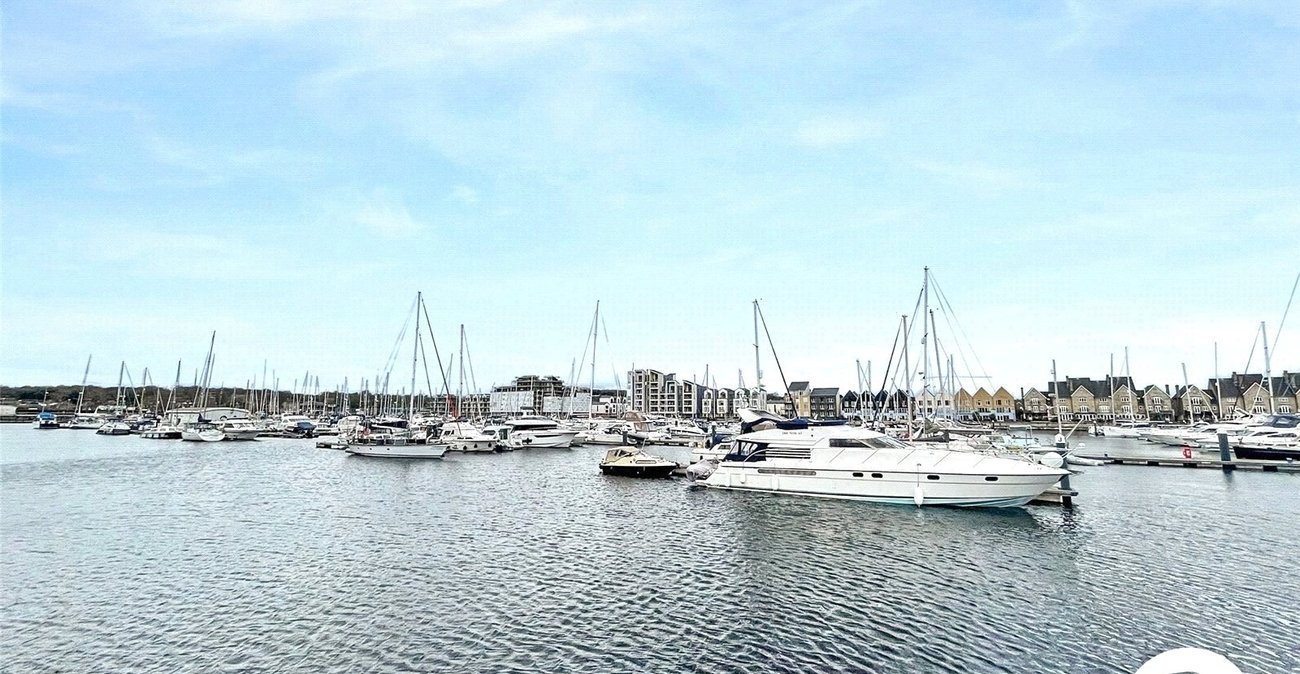 1 bedroom property for sale in Chatham Quays | Robinson Michael & Jackson