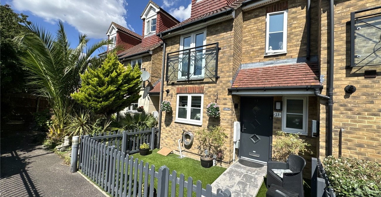 4 bedroom property for sale in Gillingham | Robinson Michael & Jackson