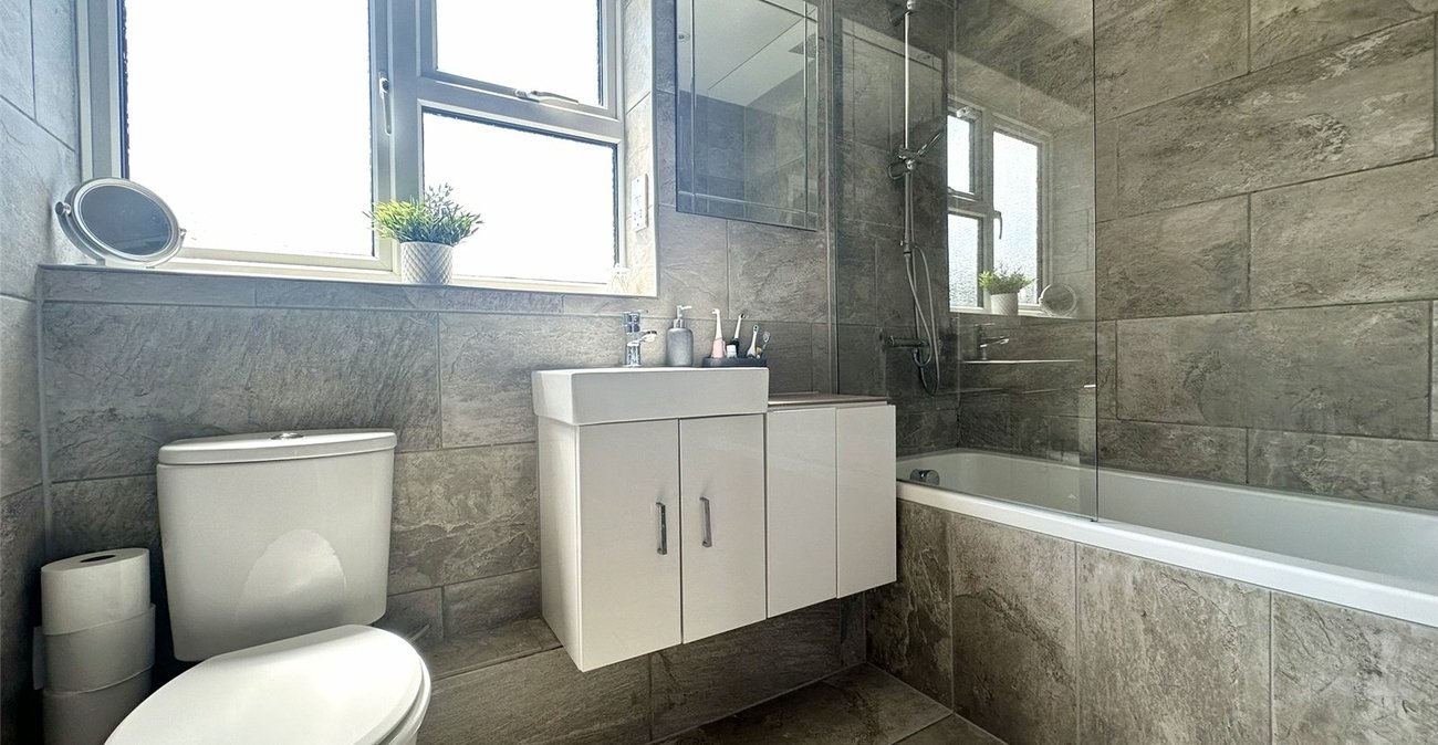 3 bedroom house for sale in Greenhithe | Robinson Jackson