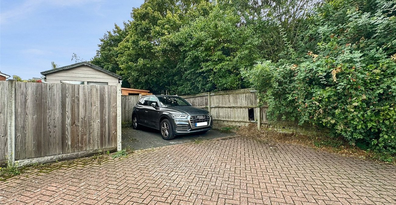 2 bedroom house for sale in Greenhithe | Robinson Jackson