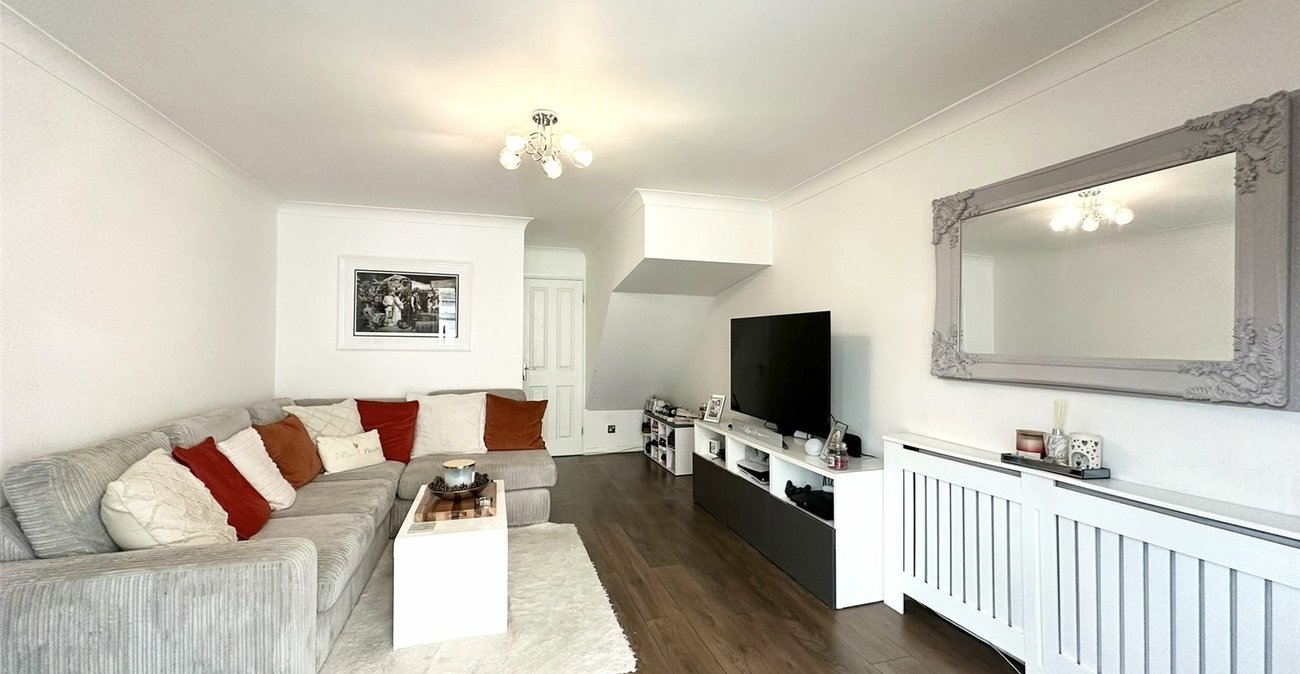 2 bedroom house for sale in Greenhithe | Robinson Jackson