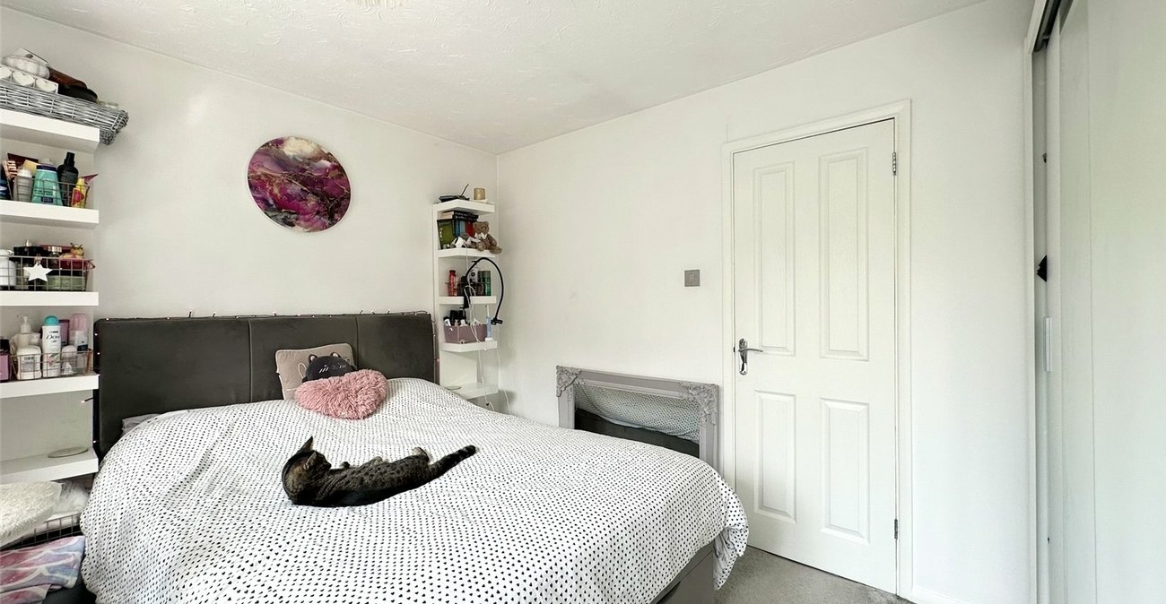 2 bedroom house for sale in Greenhithe | Robinson Jackson