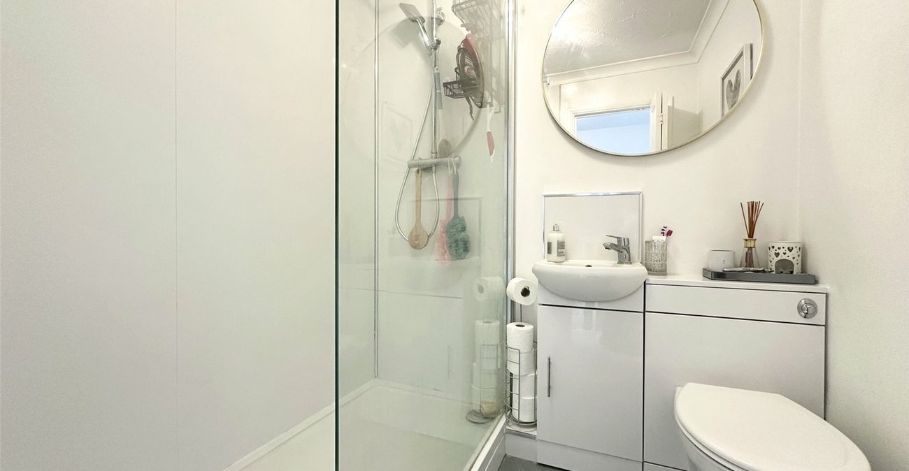 2 bedroom house for sale in Greenhithe | Robinson Jackson