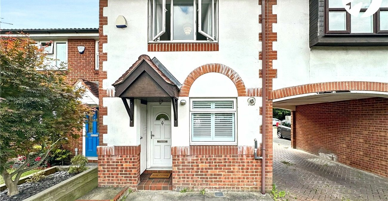 2 bedroom house for sale in Greenhithe | Robinson Jackson
