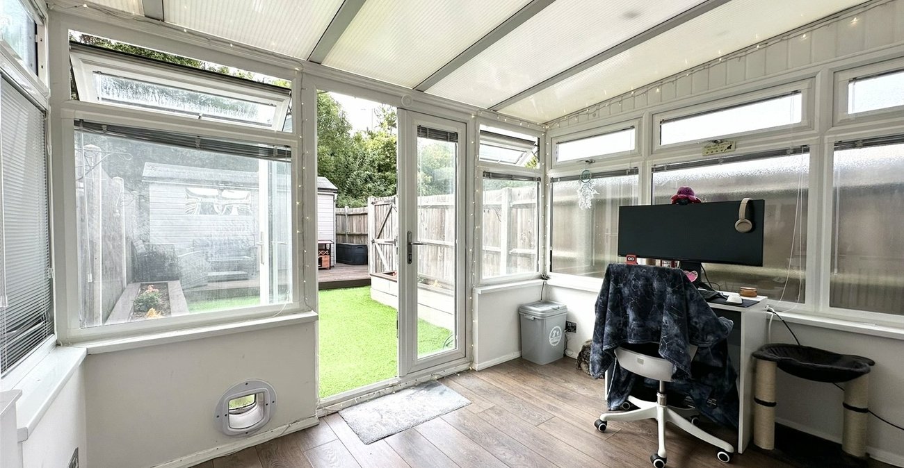 2 bedroom house for sale in Greenhithe | Robinson Jackson