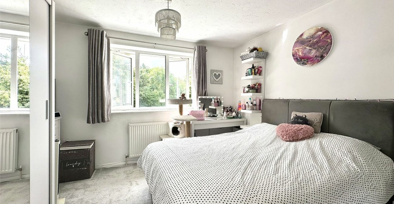 2 bedroom house for sale in Greenhithe | Robinson Jackson