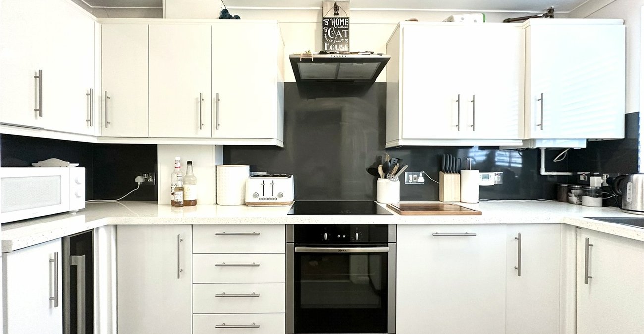 2 bedroom house for sale in Greenhithe | Robinson Jackson