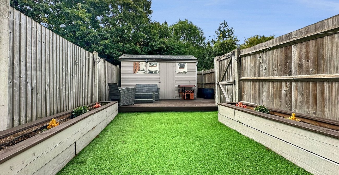 2 bedroom house for sale in Greenhithe | Robinson Jackson