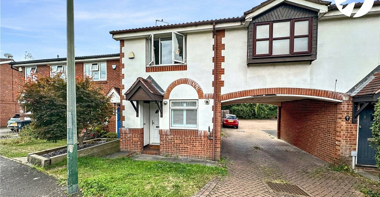 2 bedroom house for sale in Greenhithe | Robinson Jackson
