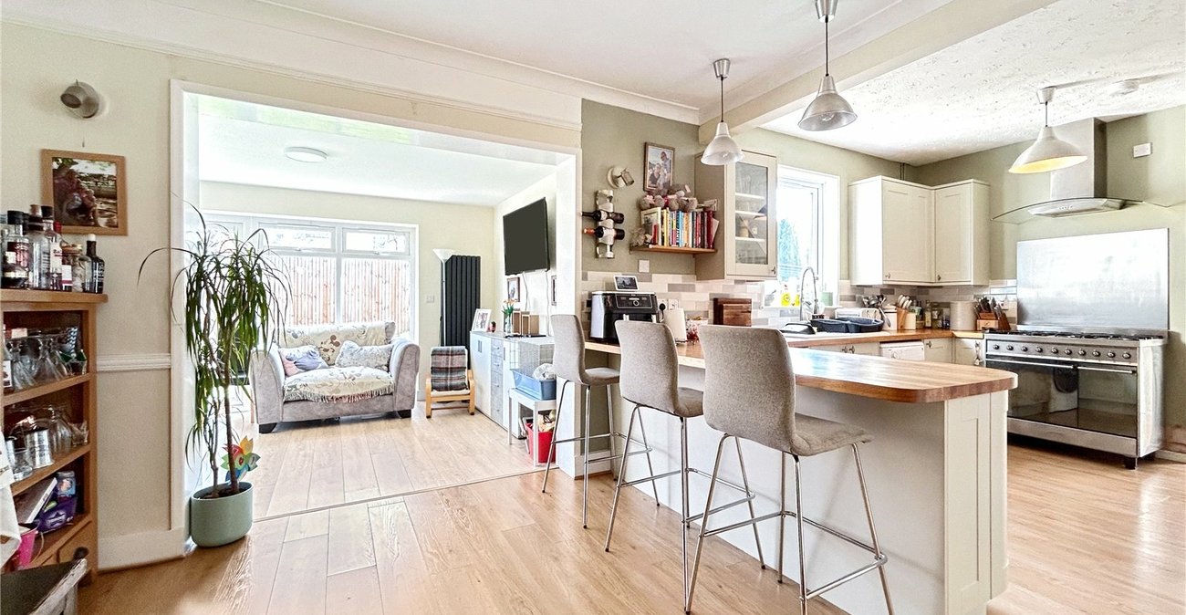 4 bedroom property for sale in Gillingham | Robinson Michael & Jackson