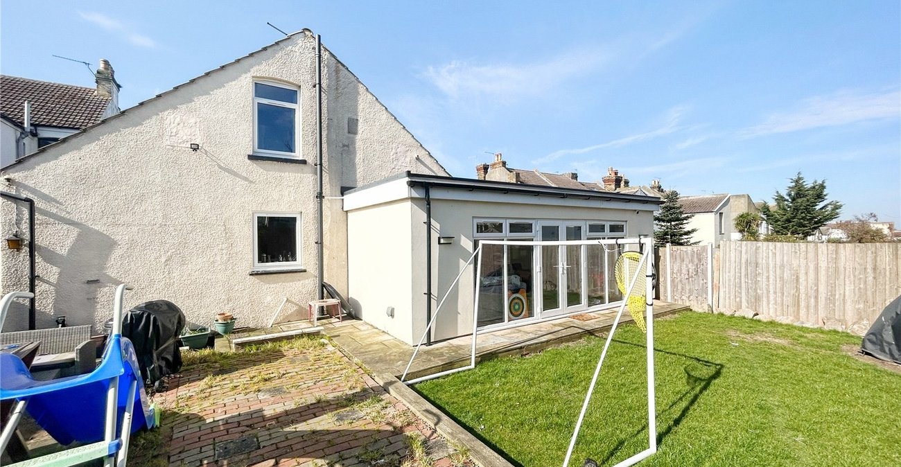 4 bedroom property for sale in Gillingham | Robinson Michael & Jackson