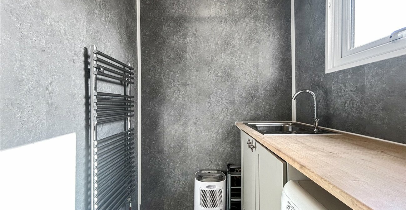 4 bedroom property for sale in Gillingham | Robinson Michael & Jackson