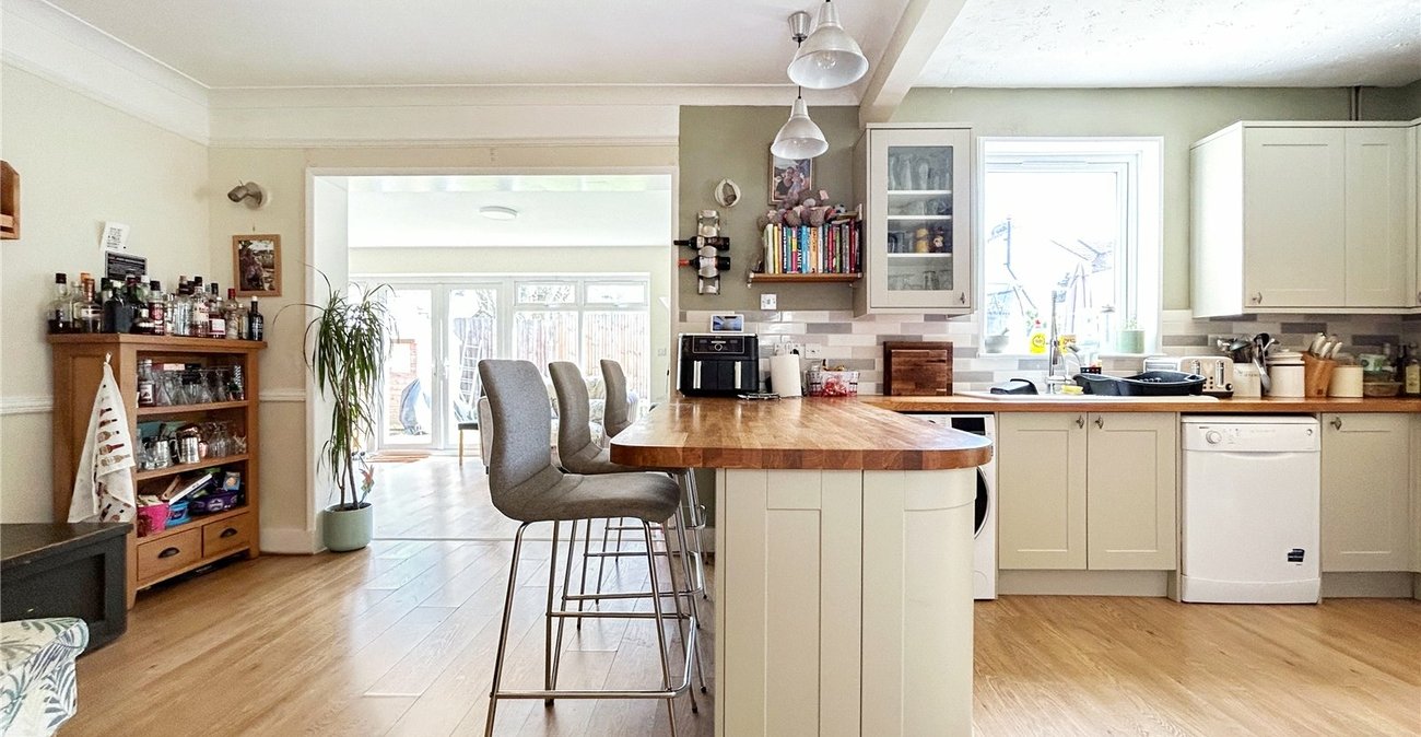 4 bedroom property for sale in Gillingham | Robinson Michael & Jackson