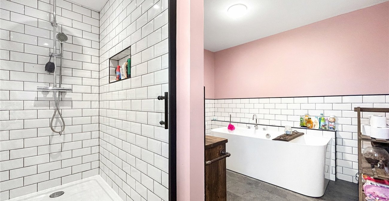 4 bedroom property for sale in Gillingham | Robinson Michael & Jackson