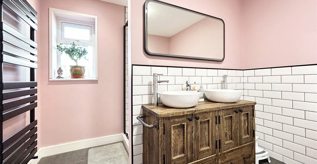 4 bedroom property for sale in Gillingham | Robinson Michael & Jackson