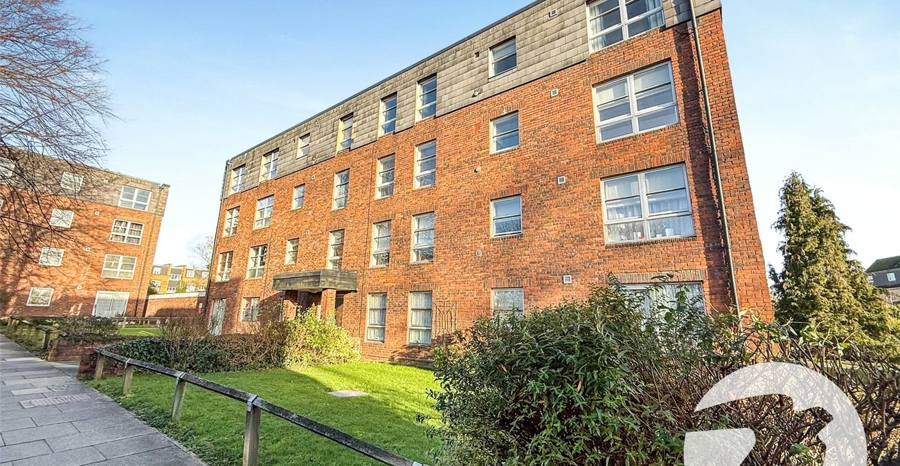 2 bedroom property for sale in London | Robinson Jackson