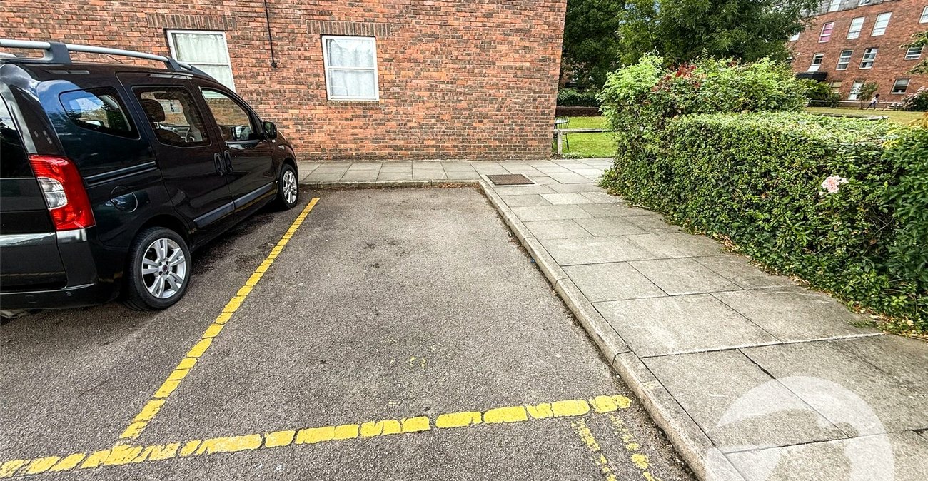 2 bedroom property for sale in London | Robinson Jackson