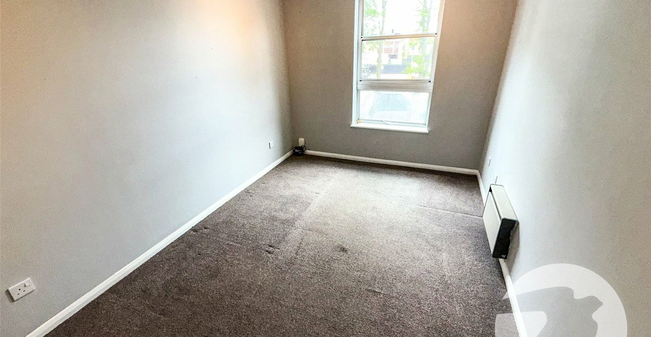 2 bedroom property for sale in London | Robinson Jackson