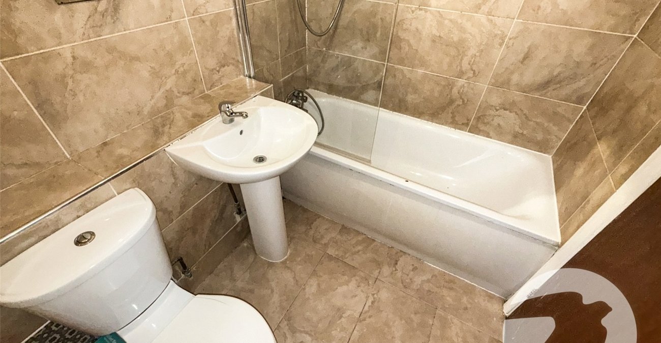 2 bedroom property for sale in London | Robinson Jackson