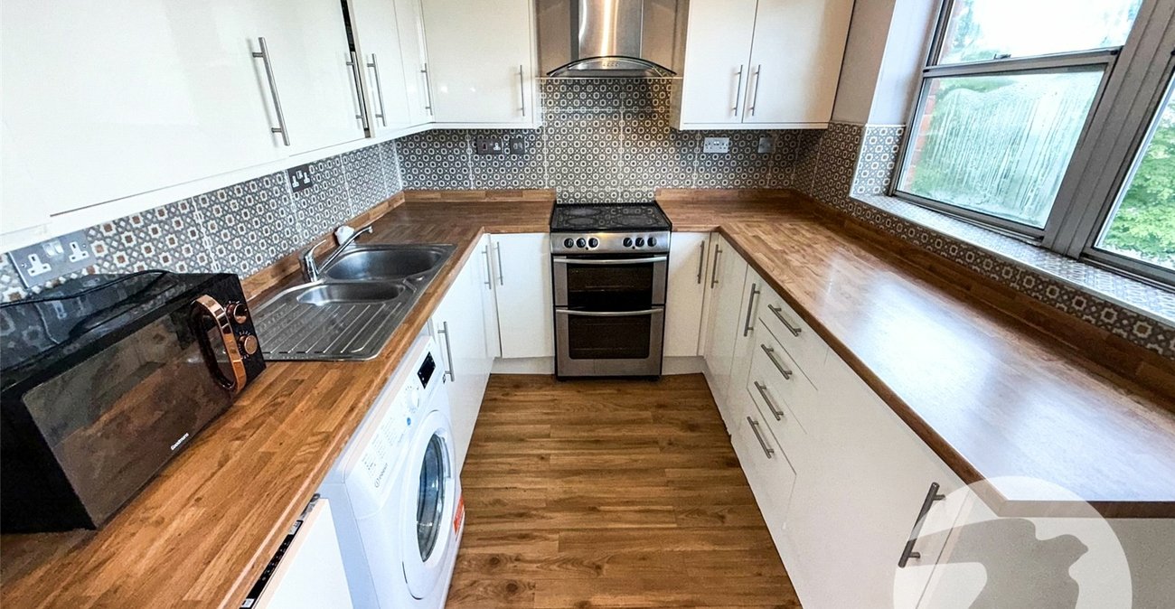 2 bedroom property for sale in London | Robinson Jackson