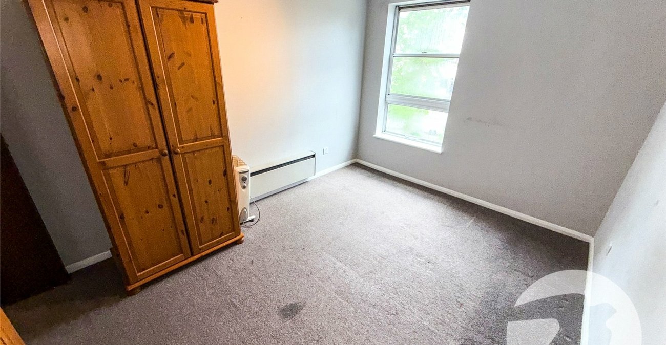 2 bedroom property for sale in London | Robinson Jackson