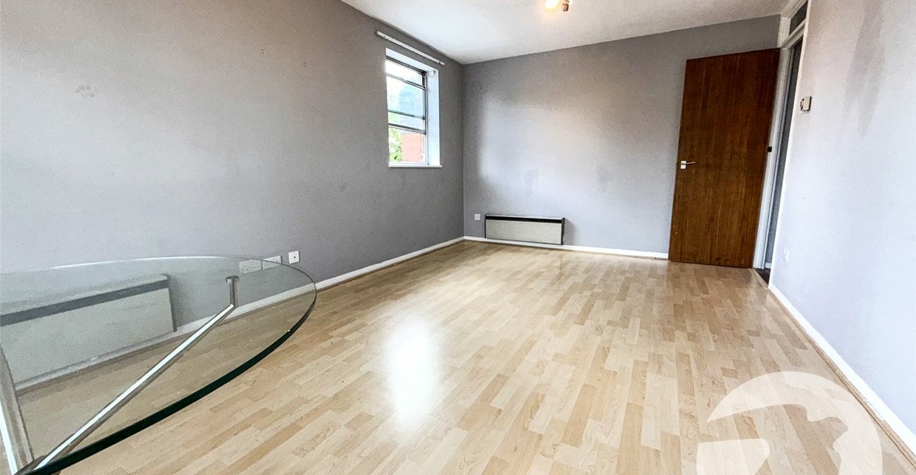 2 bedroom property for sale in London | Robinson Jackson