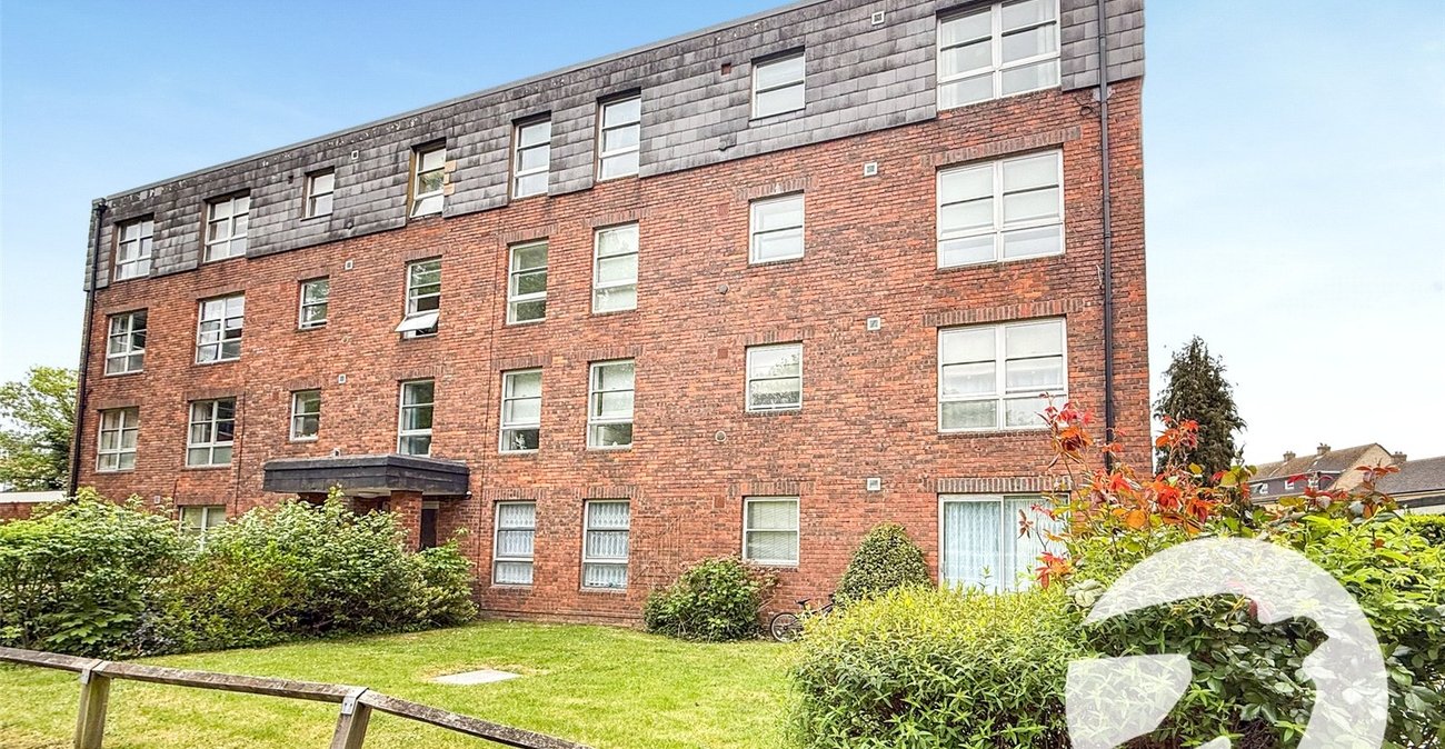 2 bedroom property for sale in London | Robinson Jackson