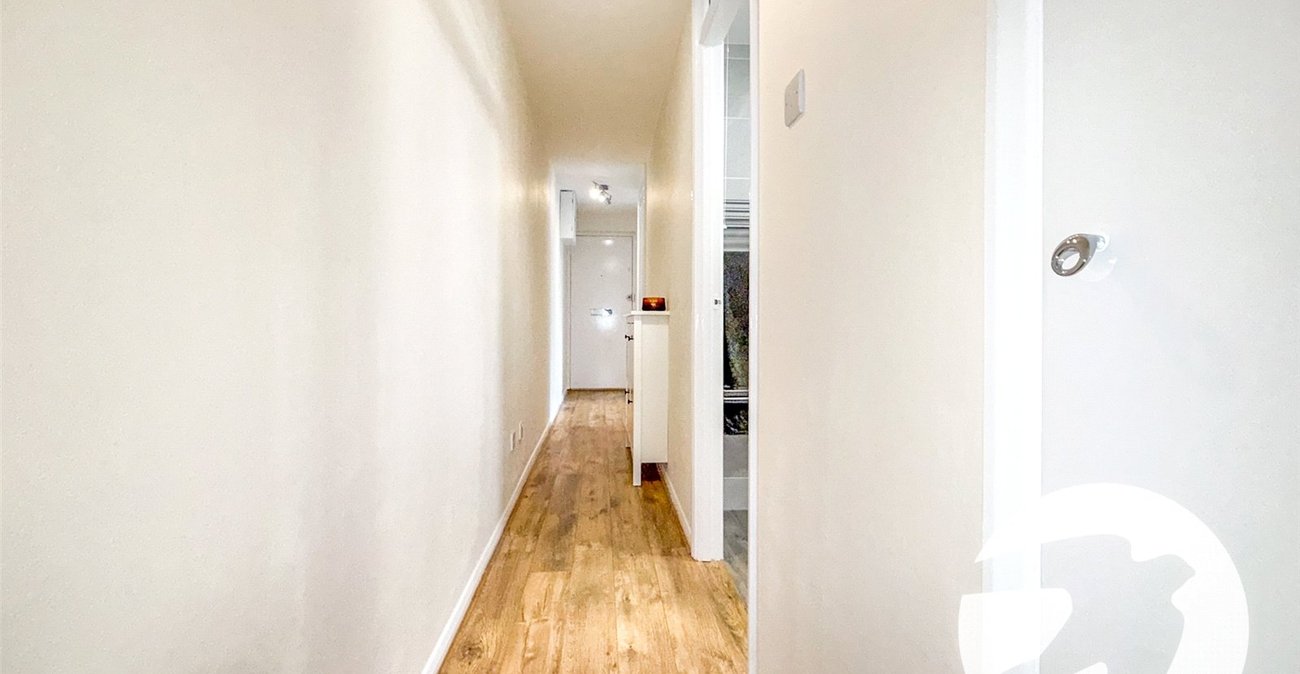 2 bedroom property for sale in London | Robinson Jackson