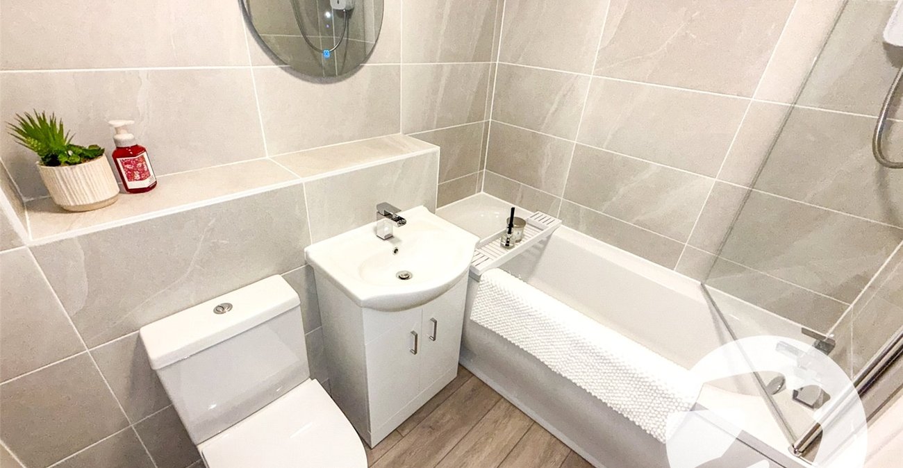 2 bedroom property for sale in London | Robinson Jackson