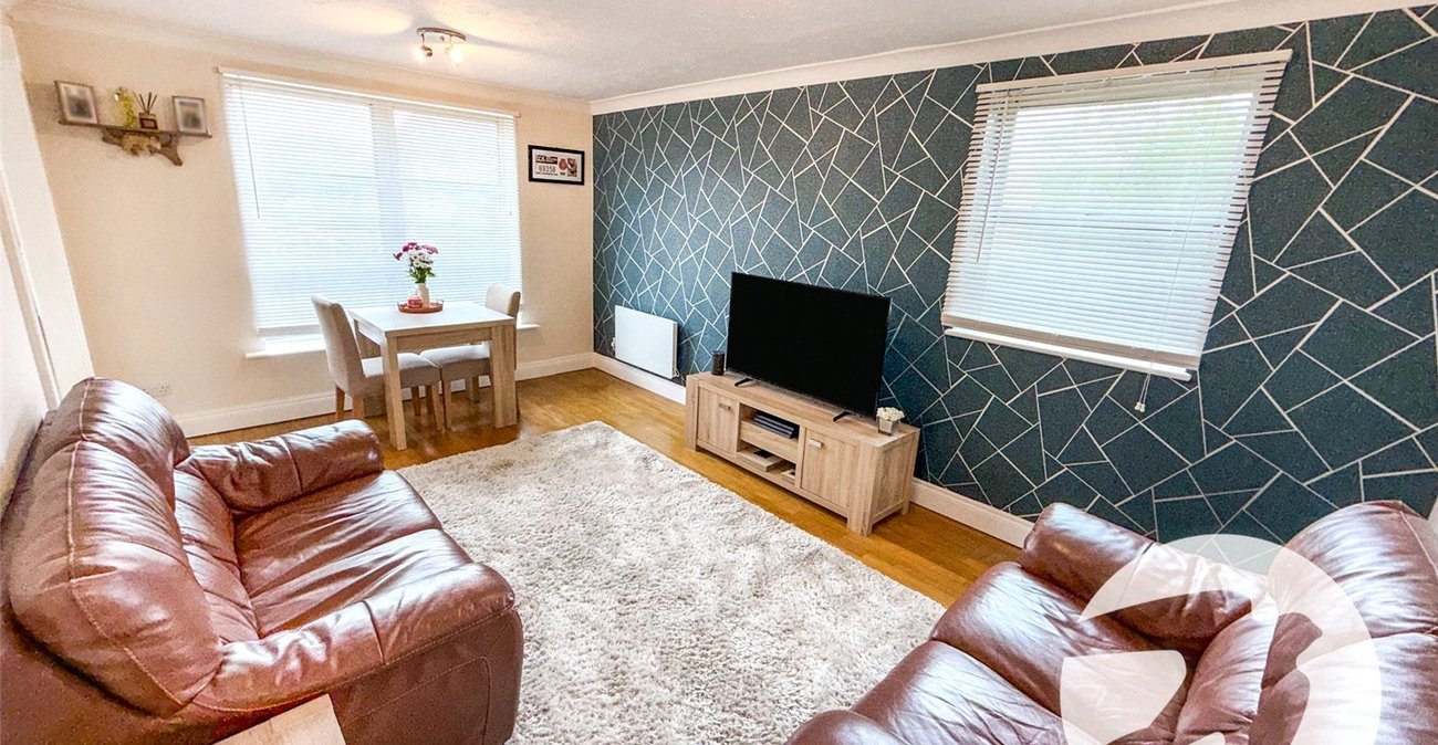 2 bedroom property for sale in London | Robinson Jackson