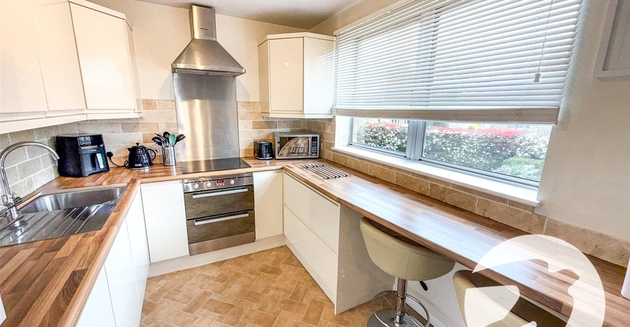 2 bedroom property for sale in London | Robinson Jackson