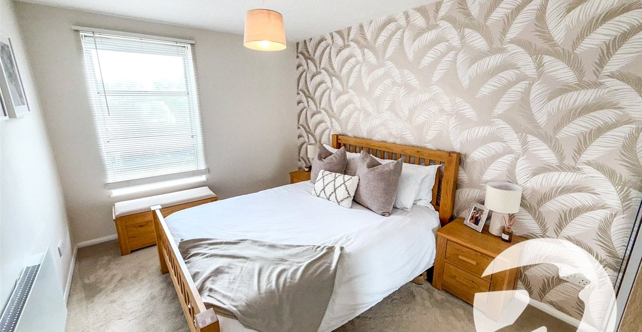 2 bedroom property for sale in London | Robinson Jackson