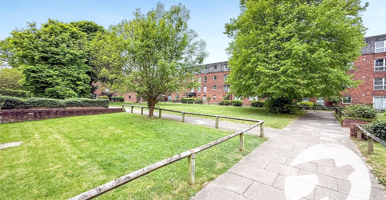 2 bedroom property for sale in London | Robinson Jackson