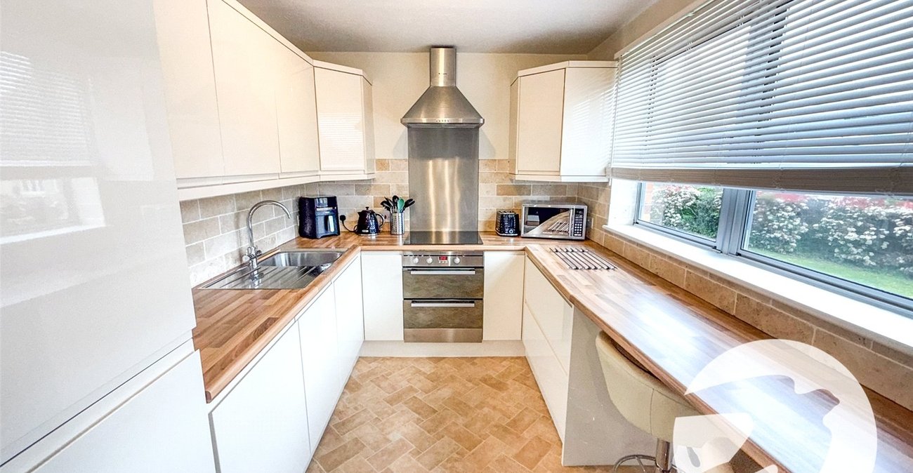 2 bedroom property for sale in London | Robinson Jackson